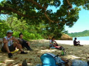 フレンドリーなガイドと少人数制